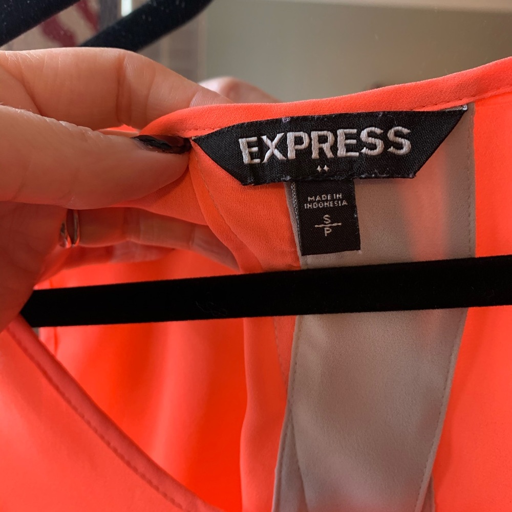 Express Split Back Tank Top - Picture 5 of 5